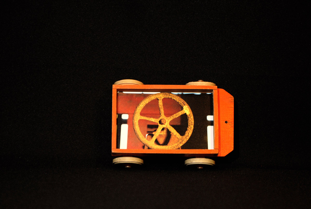 Rob Chevallier, Ruhr 09, afsluiter, foto op speelgoedwagentje, 2018