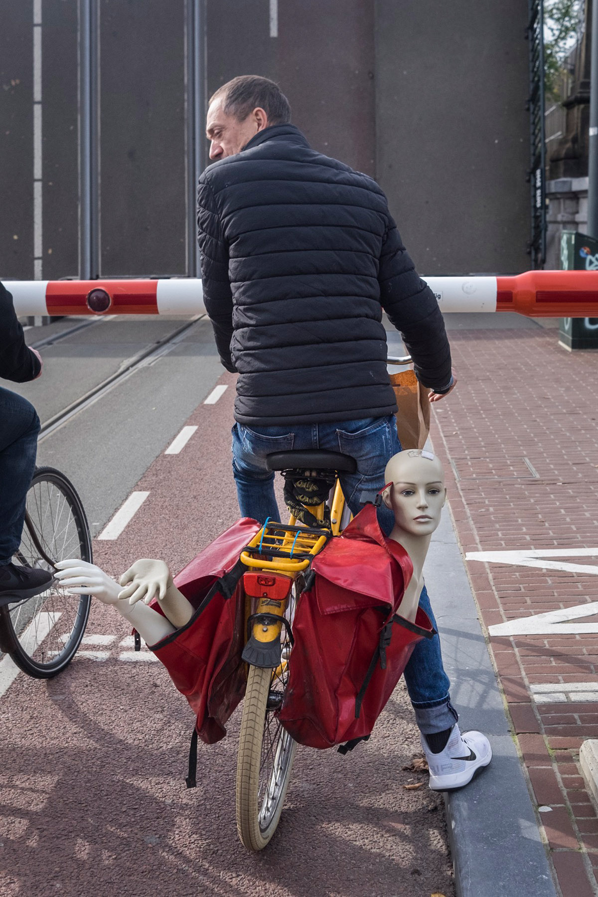 Julie Hrudov&aacute;, Chasing Amsterdam