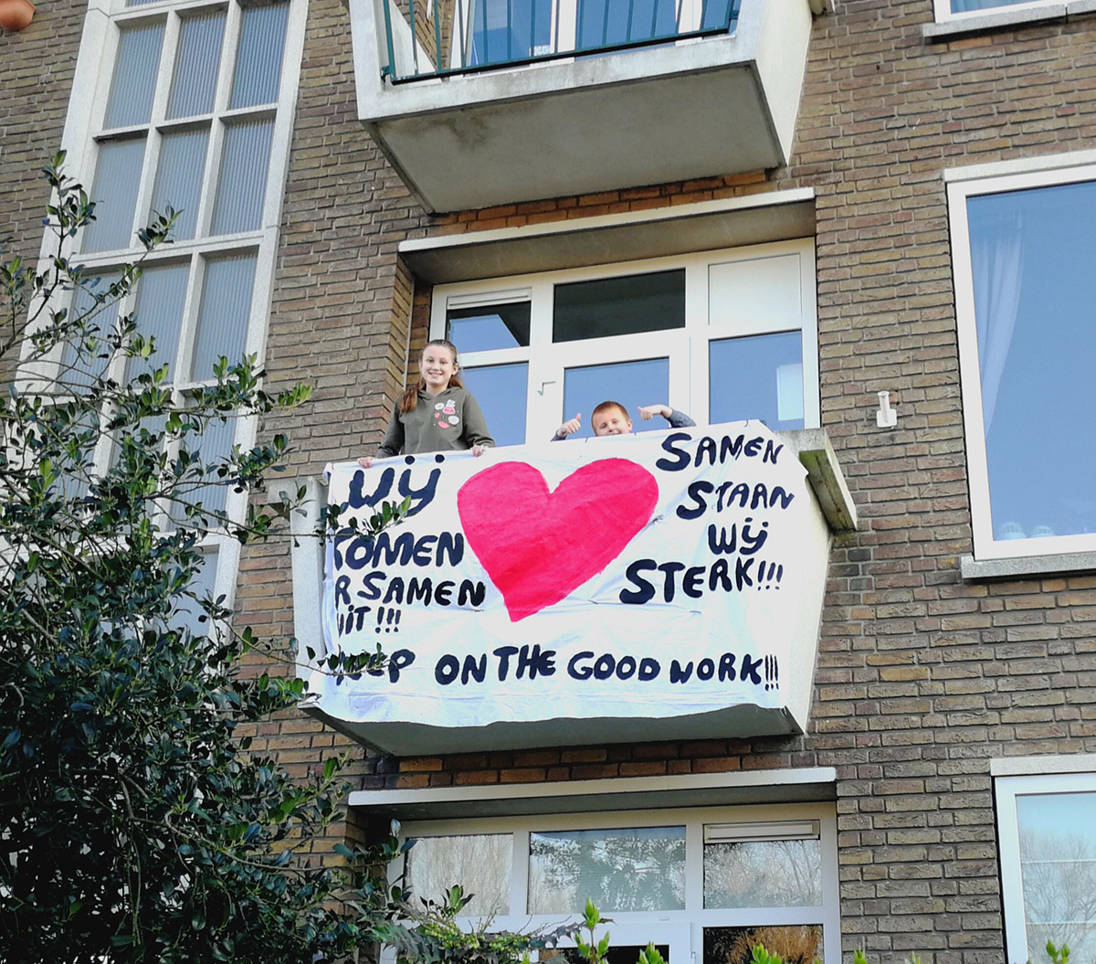 Raymond en Janey, Spandoek hart voor de zorg