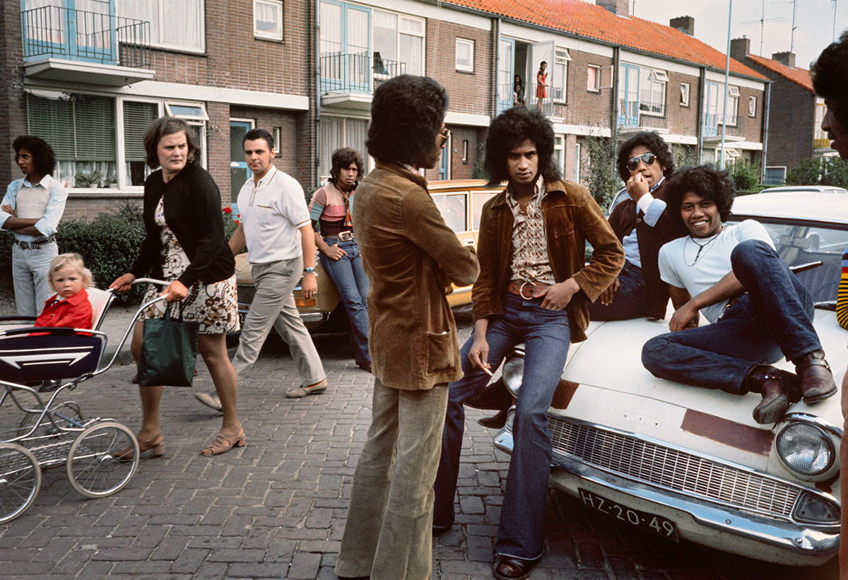 Ed van der Elsken, Diderik Vijghstraat, Tiel, ca. 1970. Nederlands Fotomuseum, Rotterdam, erven Ed van der Elsken/Nederlands Fotomuseum