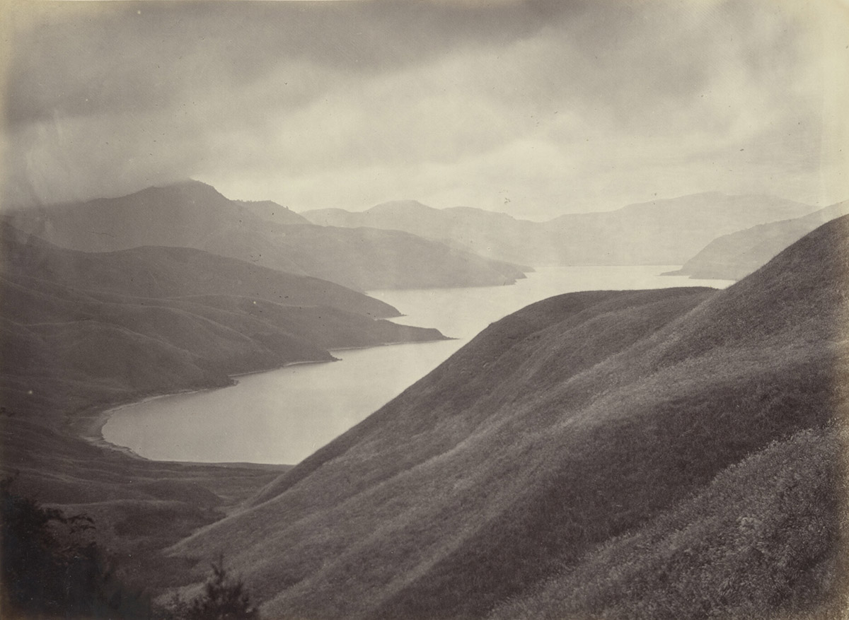Foto van het meer van Hakone, 1867, Felice Beato / Collectie Het Scheepvaartmuseum, Amsterdam