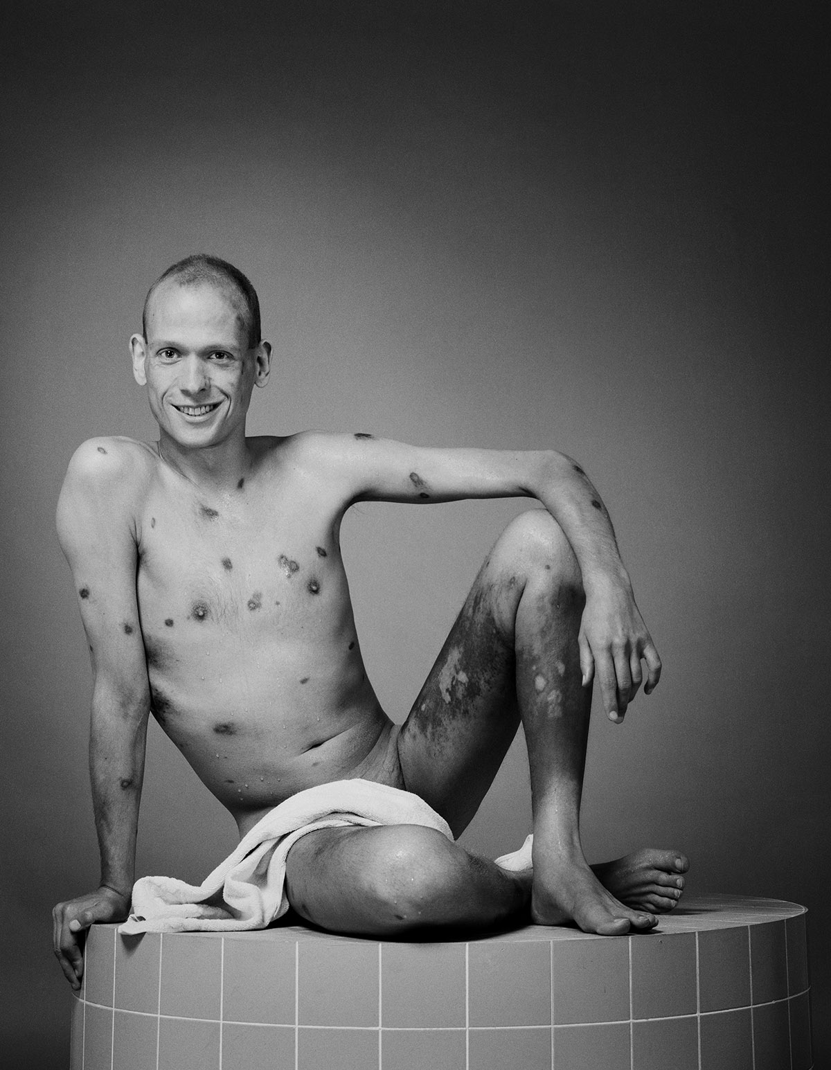 Erwin Olaf, Aids Campaign - Kan ik jou verleiden, Martin Schenk, 1995, Estate Erwin Olaf, courtesy Galerie Ron Mandos Amsterdam