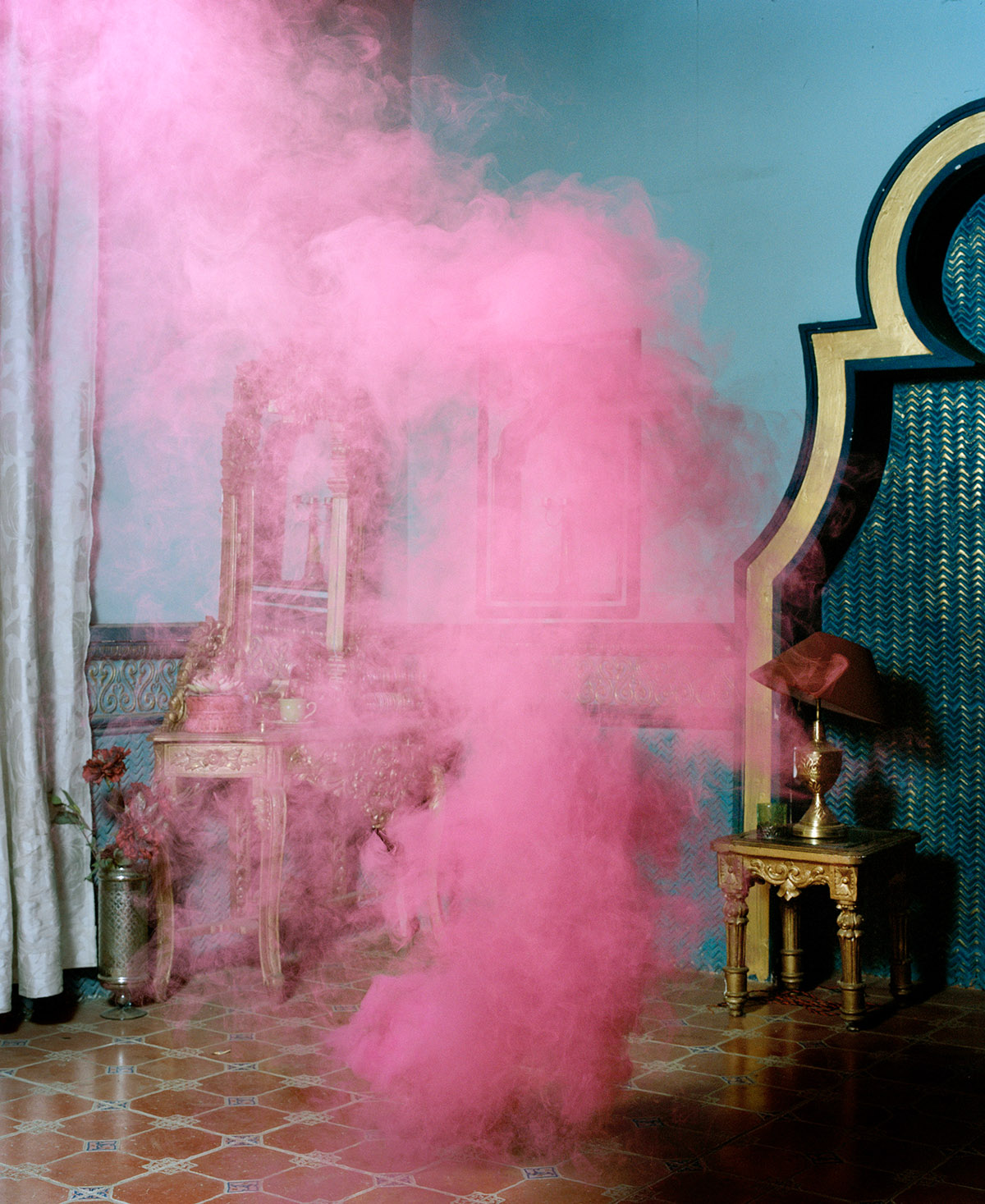 Max Pinckers, Supplementing the Pauze with a Distraction, 2012, uit de reeks: The Fourth Wall, Collectie FOMU