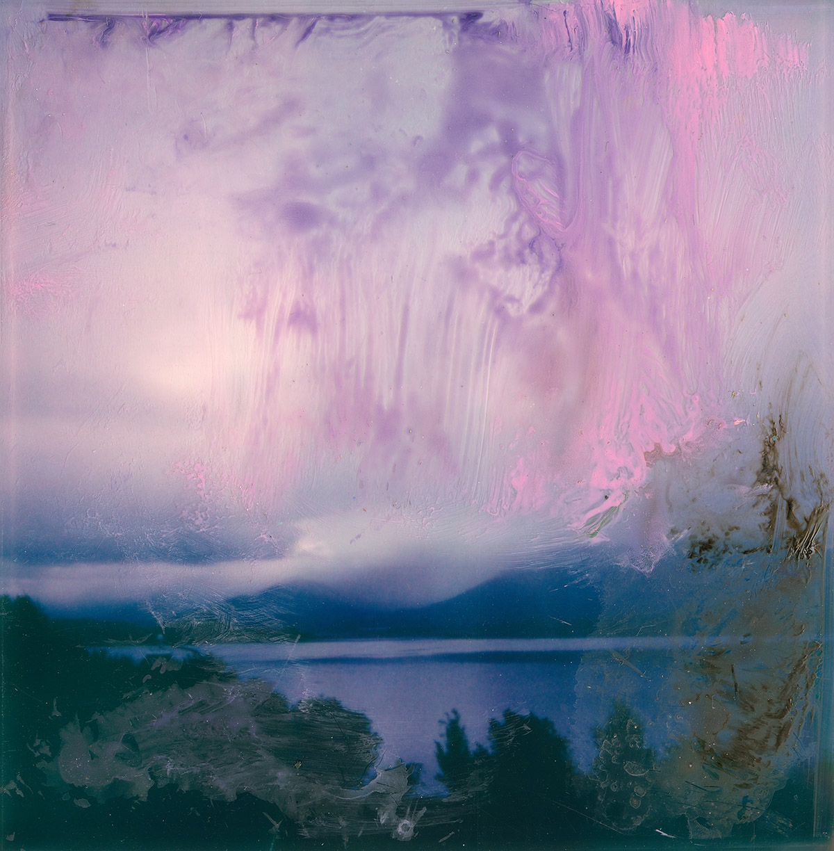 Lex ter Braak, uit de serie The Alphabet of Lost Order, 2019, polaroid, acrylverf, courtesy dudokdegroot