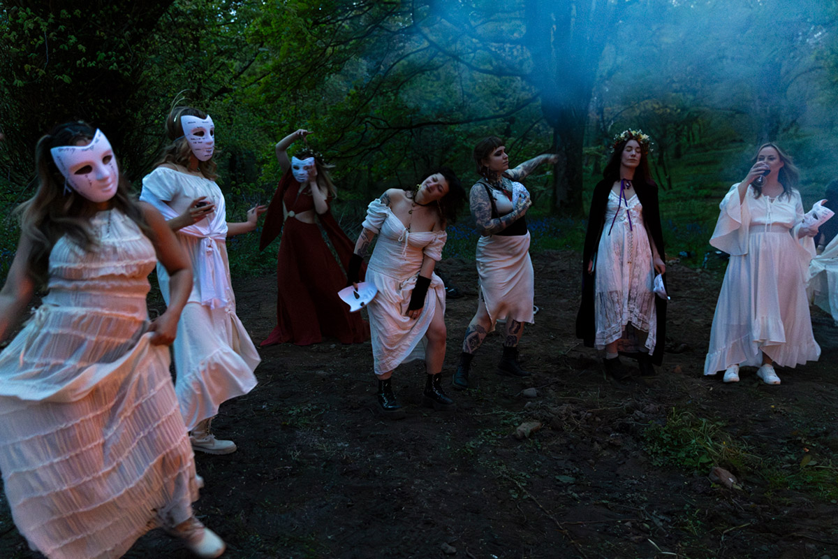 Elisa Maenhout, Rooted in Magic