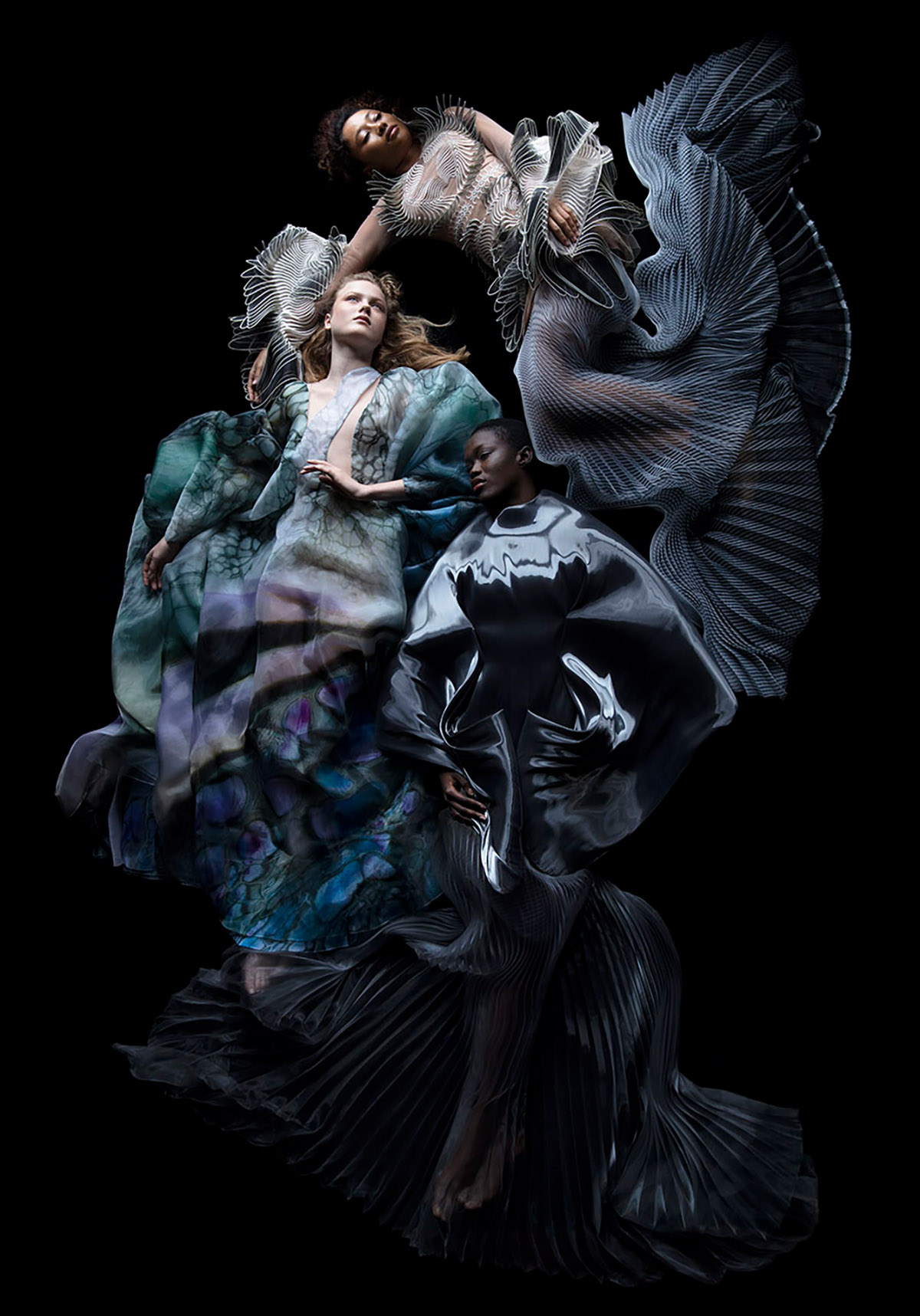 Carla van de Puttelaar, Synergia, kledingontwerpen van Iris van Herpen