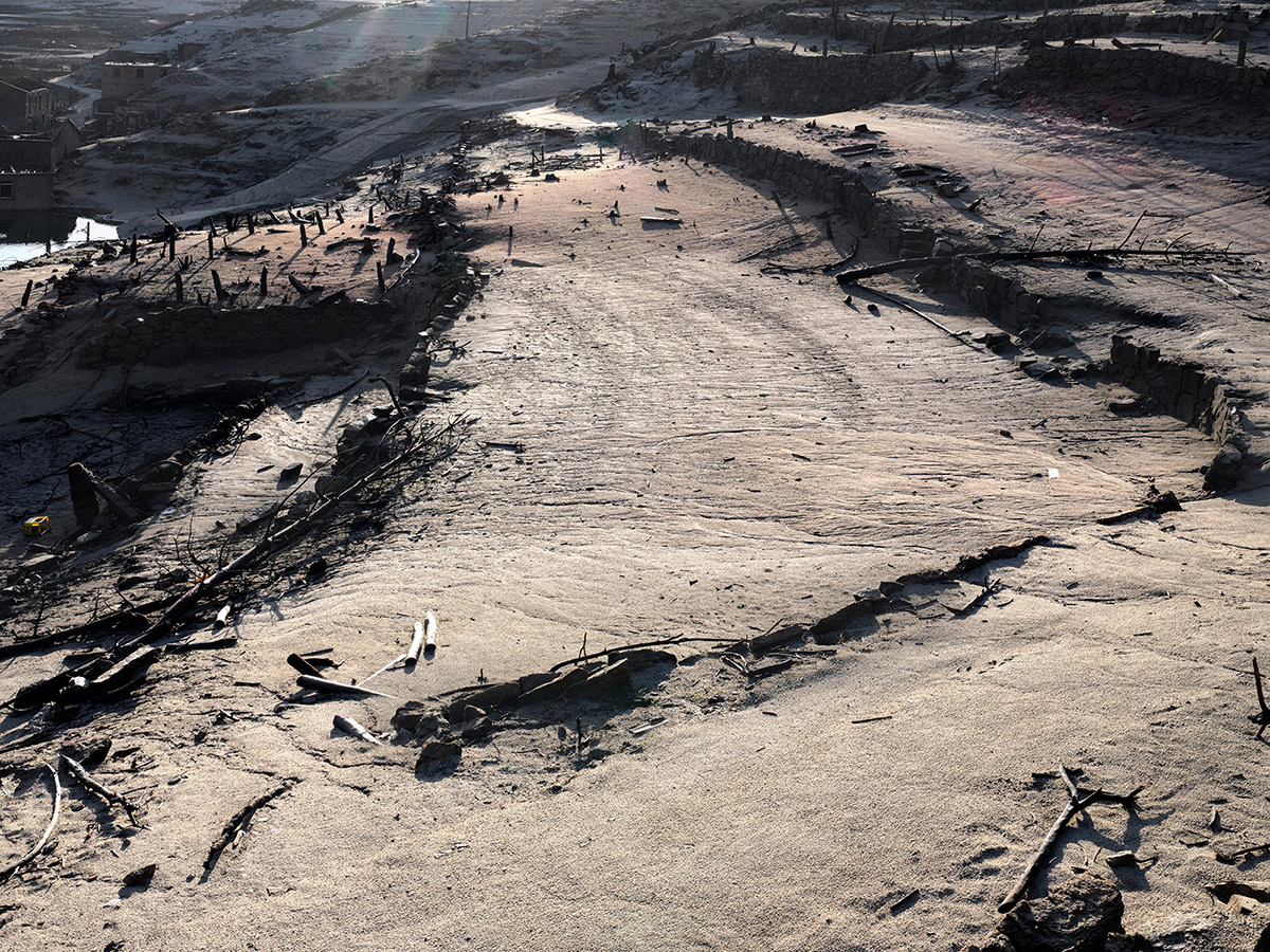 Hans Wilschut, Demarcation, 2023, Atlantis of Galicia, archival print op dibond/white/museum glas