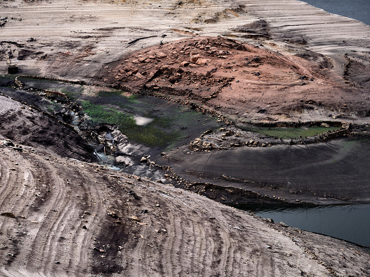 Hans Wilschut, Remnant, 2023, Atlantis of Galicia, archival print op dibond/white/museum glas