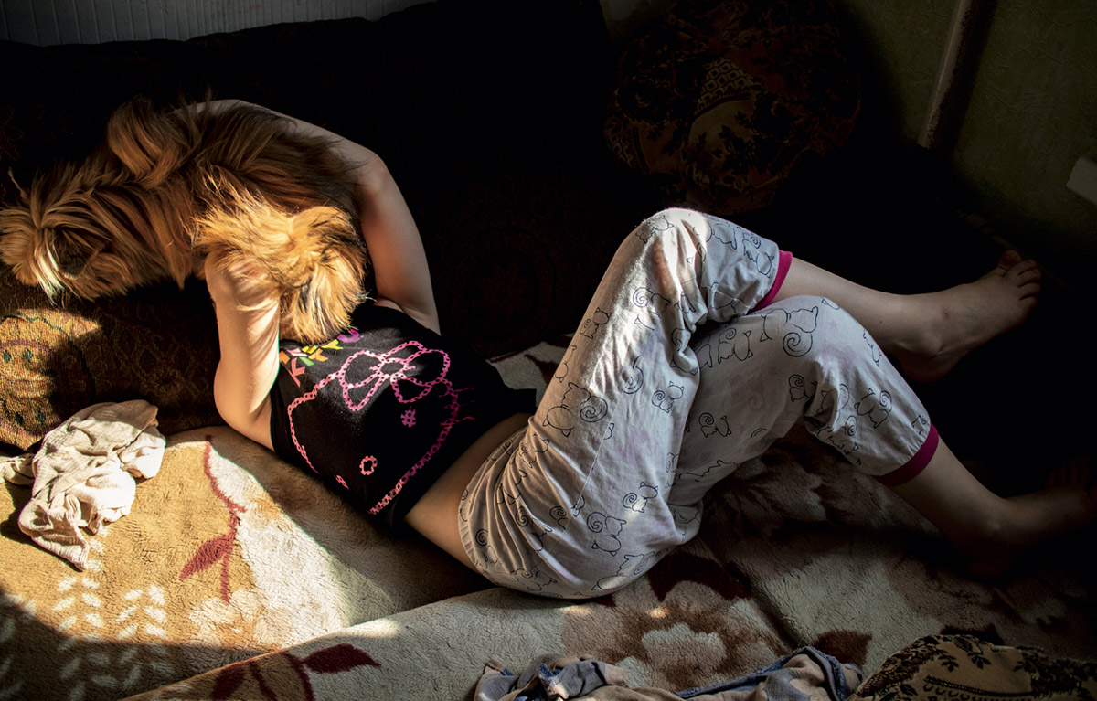 Karine Versluis, Nastya met haar hond Mila in Kharkiv, Oekra&iuml;ne (2018)