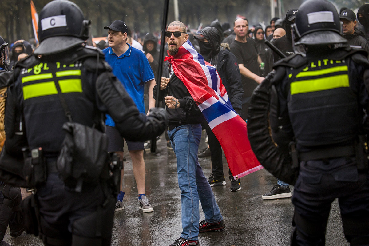 Winnaar Zilveren Camera 2025: Arie Kievit - Rellen extreemrechts bij een demonstratie voor een strenger asielbeleid (foto uit serie)