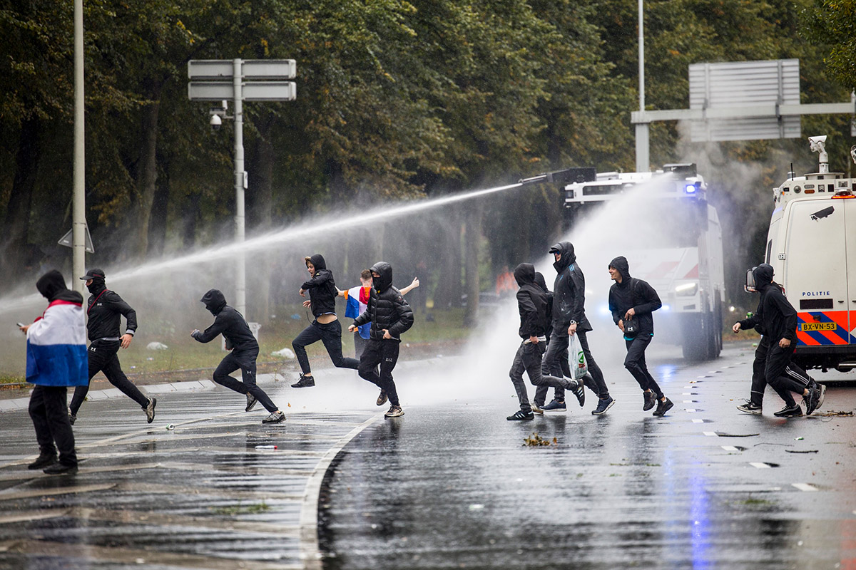 Winnaar Zilveren Camera 2025: Arie Kievit - Rellen extreemrechts bij een demonstratie voor een strenger asielbeleid (foto uit serie)